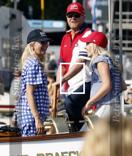 Amsterdam 20 augustus 2025
Koning Willem Alexander Prinses Mabel en (prinses Luana ) Gravin Luana op de groene Draeck tijdens de eerste dag van Sail Amsterdam . Er vaart ongelofelijk veel beveiliging Politie in boten op jet skis en een speciaal beveiligingsteam van de Marechaussee BSB ( Brigade Speciale Beveiligingsopdrachten ) mee met de groene Draeck
