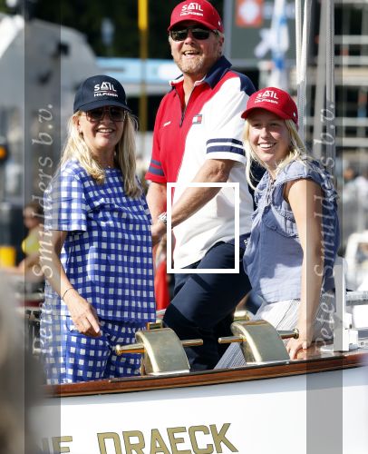 Amsterdam 20 augustus 2025
Koning Willem Alexander Prinses Mabel en (prinses Luana ) Gravin Luana op de groene Draeck tijdens de eerste dag van Sail Amsterdam . Er vaart ongelofelijk veel beveiliging Politie in boten op jet skis en een speciaal beveiligingsteam van de Marechaussee BSB ( Brigade Speciale Beveiligingsopdrachten ) mee met de groene Draeck