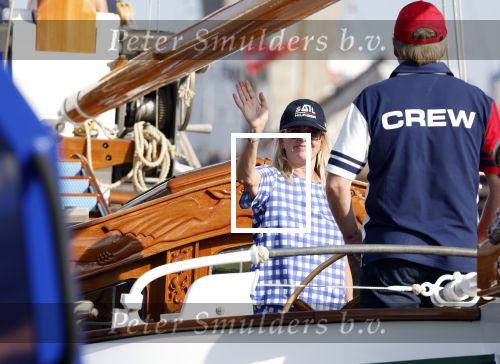 Amsterdam 20 augustus 2025
Koning Willem Alexander Prinses Mabel en (prinses Luana ) Gravin Luana op de groene Draeck tijdens de eerste dag van Sail Amsterdam . Er vaart ongelofelijk veel beveiliging Politie in boten op jet skis en een speciaal beveiligingsteam van de Marechaussee BSB ( Brigade Speciale Beveiligingsopdrachten ) mee met de groene Draeck