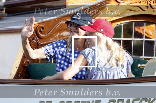 Amsterdam 20 augustus 2025
Koning Willem Alexander Prinses Mabel en (prinses Luana ) Gravin Luana op de groene Draeck tijdens de eerste dag van Sail Amsterdam . Er vaart ongelofelijk veel beveiliging Politie in boten op jet skis en een speciaal beveiligingsteam van de Marechaussee BSB ( Brigade Speciale Beveiligingsopdrachten ) mee met de groene Draeck