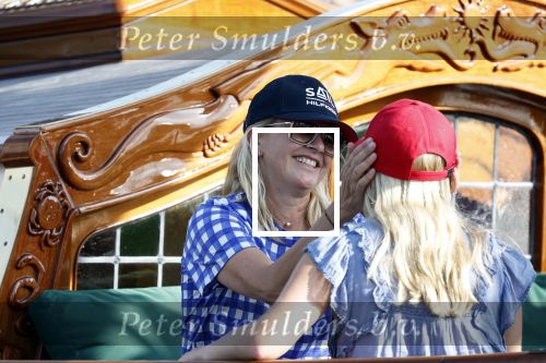 Amsterdam 20 augustus 2025
Koning Willem Alexander Prinses Mabel en (prinses Luana ) Gravin Luana op de groene Draeck tijdens de eerste dag van Sail Amsterdam . Er vaart ongelofelijk veel beveiliging Politie in boten op jet skis en een speciaal beveiligingsteam van de Marechaussee BSB ( Brigade Speciale Beveiligingsopdrachten ) mee met de groene Draeck