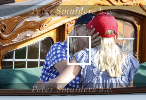 Amsterdam 20 augustus 2025
Koning Willem Alexander Prinses Mabel en (prinses Luana ) Gravin Luana op de groene Draeck tijdens de eerste dag van Sail Amsterdam . Er vaart ongelofelijk veel beveiliging Politie in boten op jet skis en een speciaal beveiligingsteam van de Marechaussee BSB ( Brigade Speciale Beveiligingsopdrachten ) mee met de groene Draeck