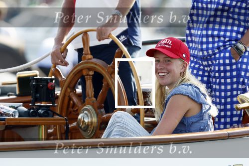 Amsterdam 20 augustus 2025
Koning Willem Alexander Prinses Mabel en (prinses Luana ) Gravin Luana op de groene Draeck tijdens de eerste dag van Sail Amsterdam . Er vaart ongelofelijk veel beveiliging Politie in boten op jet skis en een speciaal beveiligingsteam van de Marechaussee BSB ( Brigade Speciale Beveiligingsopdrachten ) mee met de groene Draeck