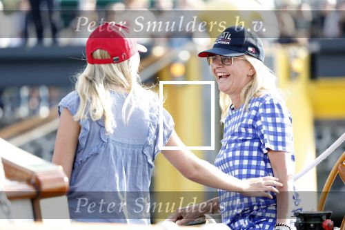 Amsterdam 20 augustus 2025
Koning Willem Alexander Prinses Mabel en (prinses Luana ) Gravin Luana op de groene Draeck tijdens de eerste dag van Sail Amsterdam . Er vaart ongelofelijk veel beveiliging Politie in boten op jet skis en een speciaal beveiligingsteam van de Marechaussee BSB ( Brigade Speciale Beveiligingsopdrachten ) mee met de groene Draeck