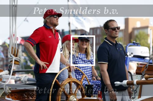 Amsterdam 20 augustus 2025
Koning Willem Alexander Prinses Mabel en (prinses Luana ) Gravin Luana op de groene Draeck tijdens de eerste dag van Sail Amsterdam . Er vaart ongelofelijk veel beveiliging Politie in boten op jet skis en een speciaal beveiligingsteam van de Marechaussee BSB ( Brigade Speciale Beveiligingsopdrachten ) mee met de groene Draeck
