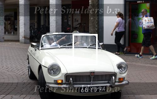 Abcoude 8 augustus 2025
Richard Kemper en zijn vrouw samen in hun MG Cabrio van 1975