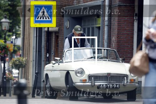 Abcoude 8 augustus 2025
Richard Kemper en zijn vrouw samen in hun MG Cabrio van 1975