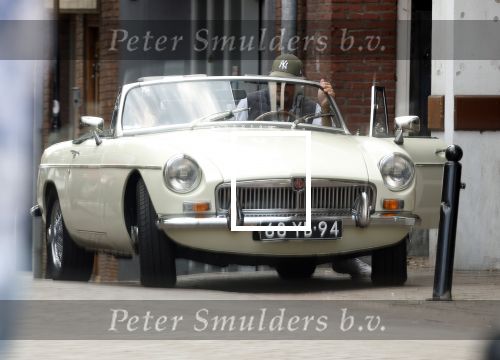 Abcoude 8 augustus 2025
Richard Kemper en zijn vrouw samen in hun MG Cabrio van 1975