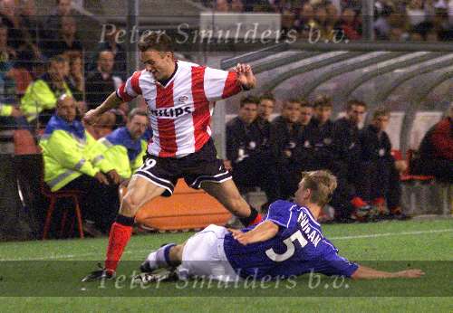 Eindhoven, 28 September 1999
Wedstrijd uit de voorronde van de CHAMPIONS-League tussen PSV & Glasgow Rangers, eindstand 0-1
Dennis Rommedahl in duel met Arthur Numan