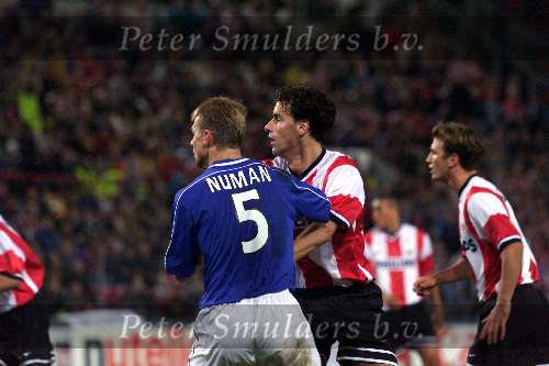 Eindhoven 29 September 1999
Arthur Numan en Ruud van Nistelrooy in aktie tijden PSV-Glasgow Rangers 0-1