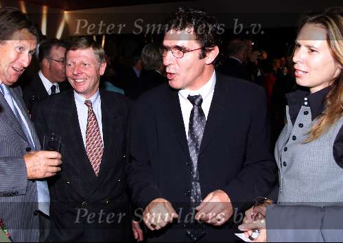 Amsterdam 17 September 1999
Uitreiking boek over 100 jaar Top-sport met o.a. Prins Willem Alexander
Wim v Hanegem met vrouw in gesprek met Peter Post en gijs v Lennep