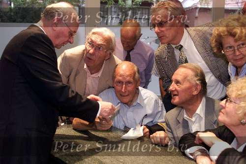Amsterdam 15 September 1999
v.l.n.r. Carel Voordewind (Coster Diamonds) Henk Faanhof, Jan Derksen en Jan Janssen .