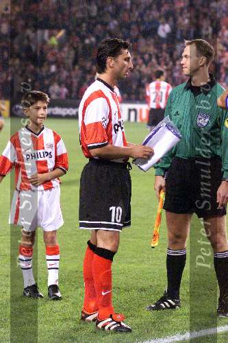 Eindhoven, 28 September 1999
Wedstrijd uit de voorronde van de CHAMPIONS-League tussen PSV & Glasgow Rangers, eindstand 0-1
Luc Nilis als aanvoerder