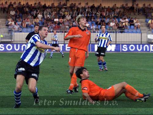 Eindhoven, 11 September 1999
EVV Eindhoven-Volendan, eindstand 1-0
Richard v Gils (EVV) Misha Salden(voorgrond)Ab Persijn