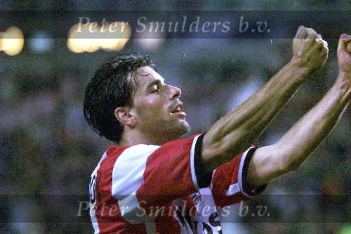 Eindhoven 2 oktober 1999
PSV-Sparta, eindstand 2-0
Kompetitie sezioen 1999/2000
Ruud v Nistelrooy die wederom 3x wist te scoren
Mooie aktie