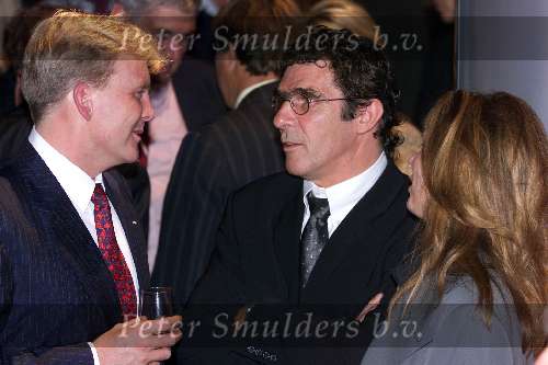 Amsterdam 17 September 1999
Uitreiking boek over 100 jaar Top-sport met o.a. Prins Willem Alexander hier in gesprek met Wim v Hanegem en vrouw