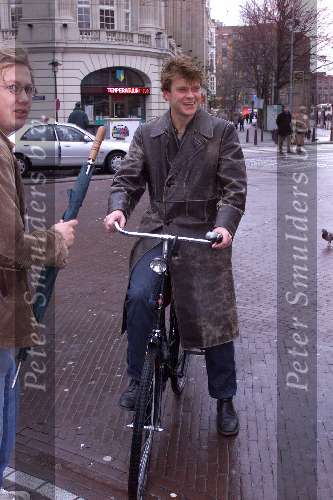 Amsterdam 12 december 1999
Beau v Erven Dorens op zijn omafiets in Amsterdam