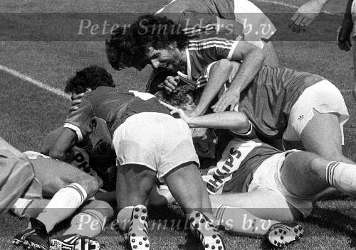 Frank Arnesen in dienst als voetballer bij PSV
PSV-AJAX kompetite 1987/1988, eindstand 4-2
Op de foto wordt FA bedolven door o.a. Gerald Vanenburg, Willy v d Kerkhof, Anton Janssen en Erik Gerets
30 Augustus 1987