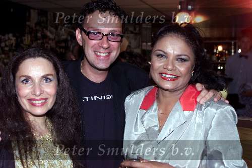 Utrecht 11 september 2000
Feest van Tineke Schouten. 20 jaar artiest .
Yonina, Peter Douglas en Donna Lynton
