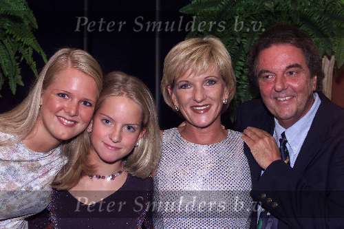 Utrecht 11 september 2000
Feest van Tineke Schouten. 20 jaar artiest .
Tineke met man en kinderen