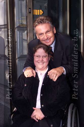 Amsterdam 23 september 2001
Premiere de Titanic in Carre
Henny Huisman met gehandicapt meisje