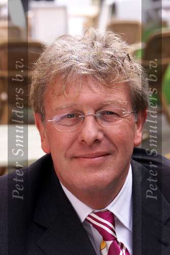 NAARDEN VESTING 25 SEPTEMBER 2001
Perspresentatie van het nieuwe programma van Wouter Nicolaas , Blind Vertrouwen .
Jan des Bouvrie
