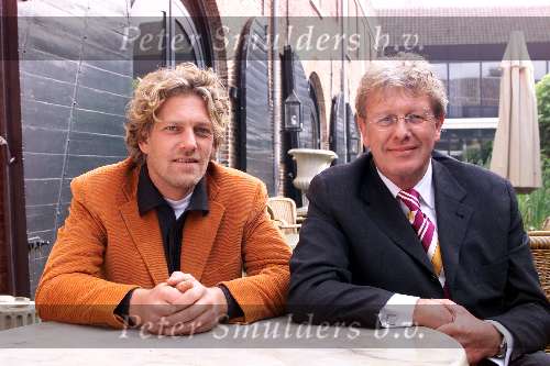 NAARDEN VESTING 25 SEPTEMBER 2001
Perspresentatie van het nieuwe programma van Wouter Nicolaas , Blind Vertrouwen .
Jan des Bouvrie en zijn zoon Marc