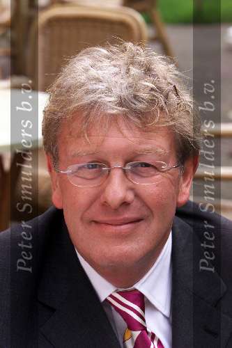 NAARDEN VESTING 25 SEPTEMBER 2001
Perspresentatie van het nieuwe programma van Wouter Nicolaas , Blind Vertrouwen .
Jan des Bouvrie