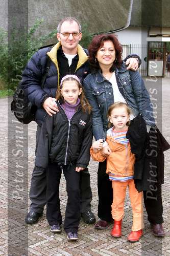 Kaatsheuvel, De Efteling 23 september 2001
2500e Efteling Sprookjes-show
Jeroen v Inkel met zijn vrouw en kinderen