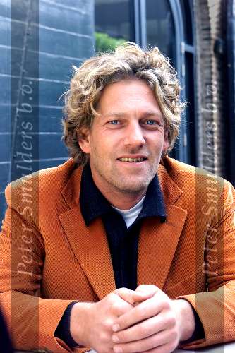 NAARDEN VESTING 25 SEPTEMBER 2001
Perspresentatie van het nieuwe programma van Wouter Nicolaas , Blind Vertrouwen .
Marc des Bouvrie