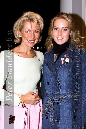 Amsterdam 15 september 2001
Modeshow Mart Visser in het Hilton.
Marjon Lambriks met dochter