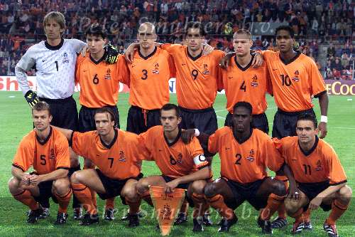 Eindhoven 5 september
Nederland-Estland
Edwin v d Sar Mark v Bommel Jaap Stam Ruud v Nistelrooy Kevin Hofland Patrick kluivert.
Gehrukt: Arthur Numan Boudewijn Zenden Phillip Cocu Melchiot en Marc Overmars