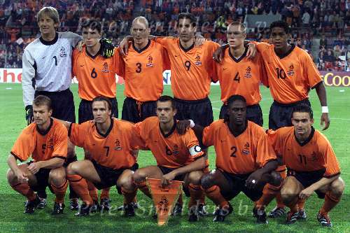 Eindhoven 5 september
Nederland-Estland
Edwin v d Sar Mark v Bommel Jaap Stam Ruud v Nistelrooy Kevin Hofland Patrick kluivert.
Gehrukt: Arthur Numan Boudewijn Zenden Phillip Cocu Melchiot en Marc Overmars