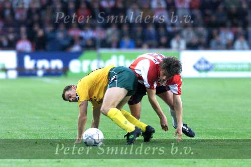 Eindhoven 8 september 2001
PSV-Fortuna sc
Rob Wielaert in duel met Ronald Hamming