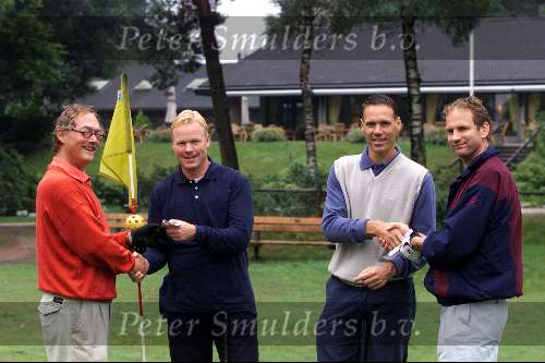 3 September 2001 Roosendaelse golfclub
Wedstrijd tussen Marco v Basten en Ronald Koeman tegen Gerard Louter en Jan Heemskerk.