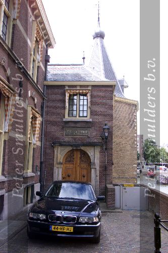 Den Haag 22 juni 2001
 Wim Kok zijn nieuwe beveiligde BMW van 350.000 gulden  .