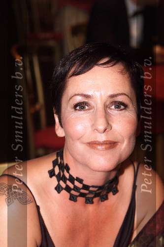 Amsterdam 12 Oktober 2001
UITREIKING VAN DE TELEVIZIERRING IN THE HEINEKEN MUSIC HALL. 
Angela Groothuizen met tatoeage