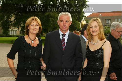 Veldhoven 4 september 2002
VVCS Voetbalgala in Koningshof
Bert v Marwijk  met vrouw en dochter