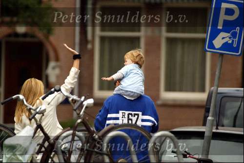 Amsterdam 21 september 2002
Reinout Oerlemans en Danielle Overgaag met hun zoontje