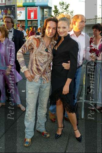 Amsterdam 2 september 2002
Premiere Oesters van Namkee in Pathe Arena
Spiros en Denise (vengaboys)