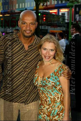 Amsterdam 2 september 2002
Premiere Oesters van Namkee in Pathe Arena
Ellen v Rijn met man
