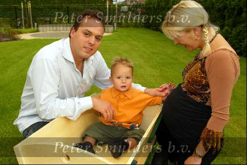 Fijnaart 5 september 2002
Frans Bauer met zwangere Mariska en hun zoontje Christiaan