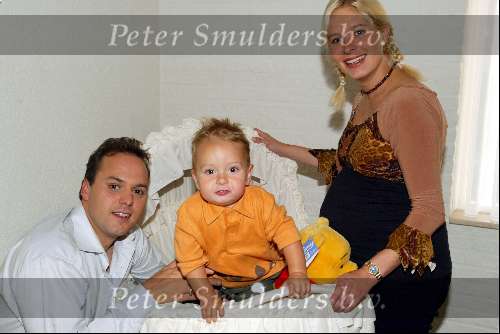 Fijnaart 5 september 2002
Frans Bauer met zwangere Mariska en hun zoontje Christiaan
