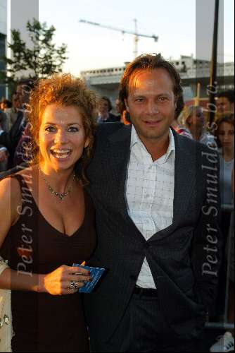 Amsterdam 2 september 2002
Premiere Oesters van Namkee in Pathe Arena
Frederique Huydts met vriend