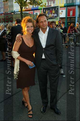 Amsterdam 2 september 2002
Premiere Oesters van Namkee in Pathe Arena
Frederique Huydts met vriend