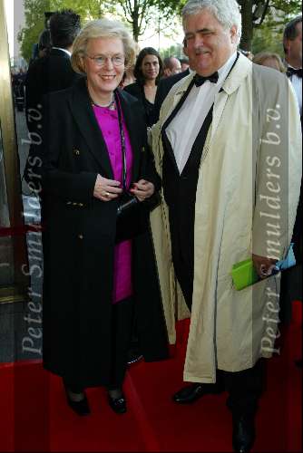 Amsterdam 22 september 2002
Premiere Sound of Music in Carre
Hanja May weggen met man