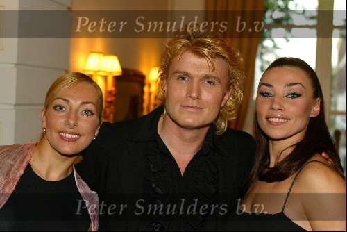 Amsterdam 9 september 2002
Modewshow Frans Molenaar in het Amstel Hotel
Hans Klok met asistentes
