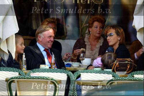 Amsterdam 22 september 2002
Harry Mens met gezin op terras