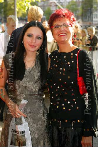 Amsterdam 22 september 2002
Premiere Sound of Music in Carre
Vrouw Johnny Kraaykamp sr met dochter