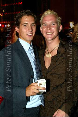 Amsterdam 2 september 2002
Premiere Oesters van Namkee in Pathe Arena
Johnny de Mol  en Kai Lerby